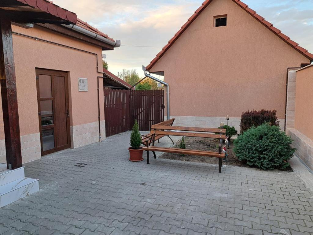 Emanuela Apartments Pecica Εξωτερικό φωτογραφία